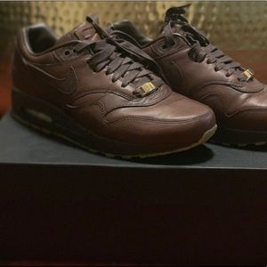 Nike AirMax brown leather sneakers